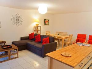 Χώρος καθιστικού στο Apartment La Boisseliere by Interhome