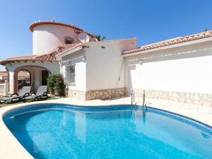Bazén v ubytovaní Holiday Home Tossal Gros by Interhome alebo v jeho blízkosti