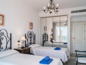 Posteľ alebo postele v izbe v ubytovaní Holiday Home Mijas Beach by Interhome
