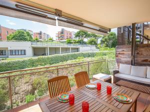 Balkón nebo terasa v ubytování Apartment Jardins Sa Boadella by Interhome