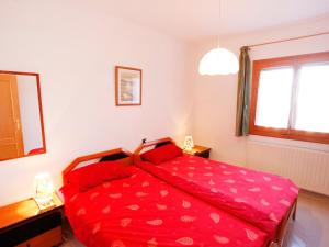 Un pat sau paturi într-o cameră la Apartment Urb Lloma Bella Nr 28 by Interhome