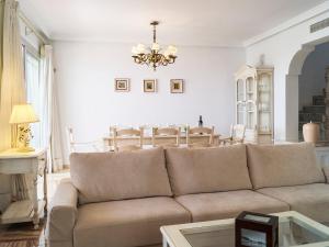 Posedenie v ubytovaní Holiday Home Mijas Beach by Interhome