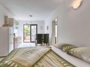 Posteľ alebo postele v izbe v ubytovaní Apartment Villa Alpa-4 by Interhome