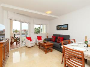 Posezení v ubytování Apartment Estrella del Mar by Interhome