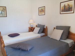 two beds in a room with two pillows at Holiday Home Fromental by Interhome in Bagnac