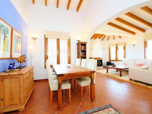 A seating area at Holiday Home Del Azahar by Interhome