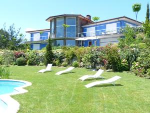 Bazén v ubytování Hotel Garazar nebo v jeho okolí