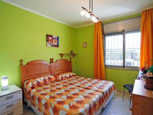 Posteľ alebo postele v izbe v ubytovaní Holiday Home Solimar Cambrils by Interhome + 12 fotografií