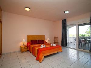 Posteľ alebo postele v izbe v ubytovaní Apartment Royal Delta-8 by Interhome