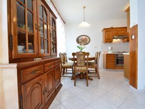 Kuchyňa alebo kuchynka v ubytovaní Holiday Home Slavko by Interhome