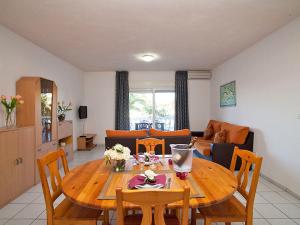 Posedenie v ubytovaní Apartment Royal Delta-6 by Interhome