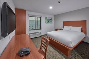 TV a/nebo společenská místnost v ubytování Extended Suites Monterrey Aeropuerto