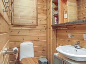 Koupelna v ubytování Holiday Home Poronpurema a by Interhome