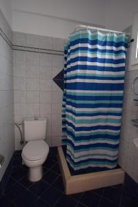 Kúpeľňa v ubytovaní Palmos Self-Catering Apartment with sea view