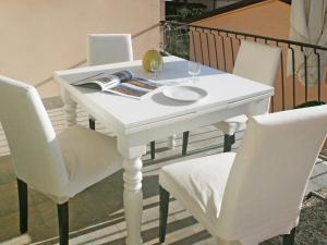 Balcony o terrace sa Apartment Milano by Interhome