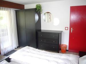 Säng eller sängar i ett rum på Apartment Moosgufer by Interhome