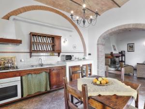 A kitchen or kitchenette at Apartment Chiantishire retreat-1 by Interhome