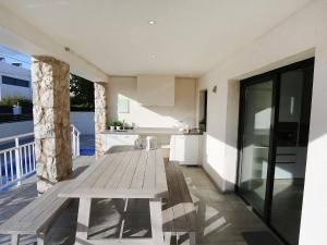 Balkón alebo terasa v ubytovaní Holiday Home Gunella by Interhome