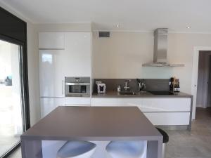 Kuchyňa alebo kuchynka v ubytovaní Holiday Home Gunella by Interhome