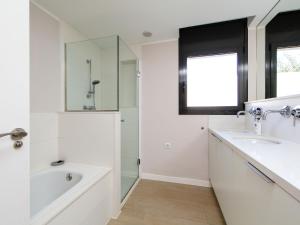 Kúpeľňa v ubytovaní Holiday Home Gunella by Interhome