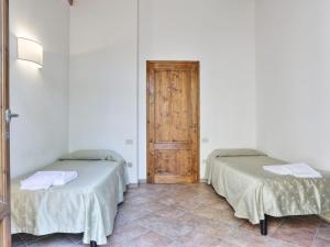 A bed or beds in a room at Apartment Chiantishire retreat-1 by Interhome