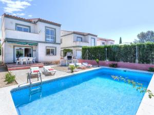 The swimming pool at or close to Holiday Home Villa Santa Marta II by Interhome