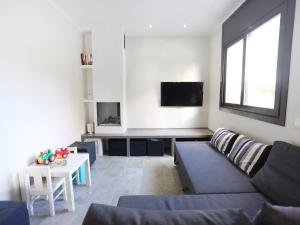 Televízia a/alebo spoločenská miestnosť v ubytovaní Holiday Home Gunella by Interhome