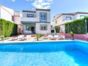 The swimming pool at or close to Holiday Home Villa Santa Marta II by Interhome