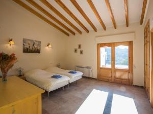 Łóżko lub łóżka w pokoju w obiekcie Villa Casa Salvador by Interhome