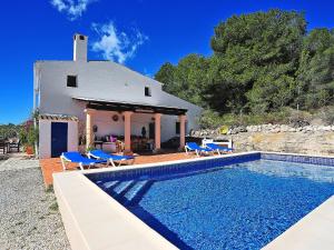 Bazén v ubytovaní Holiday Home Fonsala by Interhome alebo v jeho blízkosti