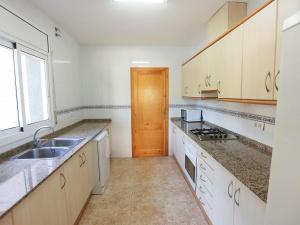 Kuchyň nebo kuchyňský kout v ubytování Villa Villa Sant Jordi by Interhome