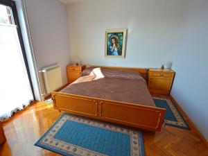 een slaapkamer met een bed en twee dressoirs bij Apartment Cvjetko by Interhome in Rakalj