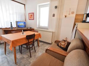 Gallery image of Apartment Travaš-1 by Interhome in Barbat na Rabu