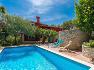 Bazén v ubytovaní Holiday Home Istra by Interhome alebo v jeho blízkosti