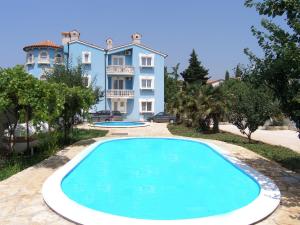 Bazén v ubytování Apartment Hilde Blue-1 by Interhome nebo v jeho okolí