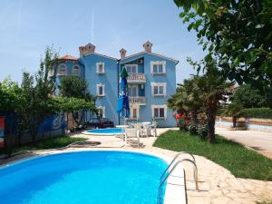 Bazén v ubytování Apartment Hilde Blue-1 by Interhome nebo v jeho okolí