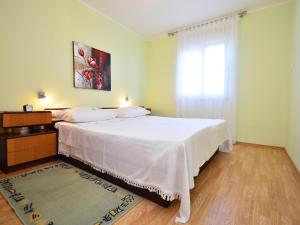 Postel nebo postele na pokoji v ubytování Holiday Home Lory by Interhome