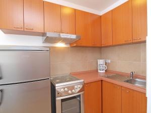 Kuchyň nebo kuchyňský kout v ubytování Apartment Sablić-2 by Interhome