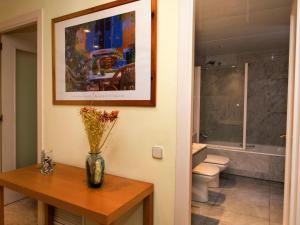 Koupelna v ubytování Apartment Vila Olímpica- Sant Martí - Sardenya by Interhome