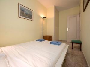 Postel nebo postele na pokoji v ubytování Apartment Vila Olímpica- Sant Martí - Sardenya by Interhome