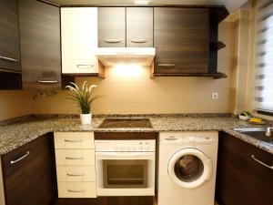 Kuchyňa alebo kuchynka v ubytovaní Apartment Mar Cambrils by Interhome