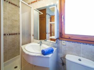 Kúpeľňa v ubytovaní Holiday Home Miro by Interhome