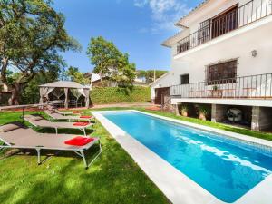 Bazén v ubytovaní Holiday Home Gramoia by Interhome alebo v jeho blízkosti