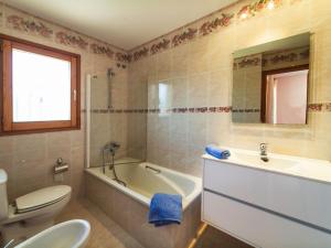Kúpeľňa v ubytovaní Holiday Home Miro by Interhome