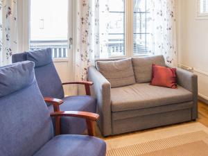 Posezení v ubytování Holiday Home Point vale 1 ap- 9 by Interhome