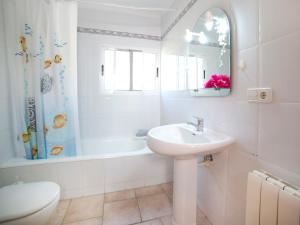 Ein Badezimmer in der Unterkunft Villa Amber by Interhome