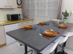 Køkken eller tekøkken på Apartment Merbonne-2 by Interhome + 8 billeder