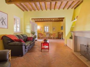 A seating area at Holiday Home Villa il Pellicano by Interhome