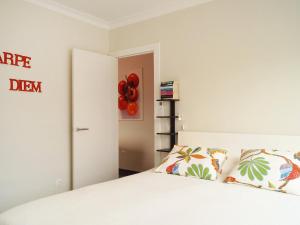 En eller flere senger på et rom på Apartment Plaza de las Flores by Interhome