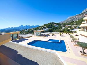 una piscina en la azotea de una casa en Apartment Villa Marina Golf-1 by Interhome, en Altea la Vieja